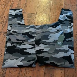 NWT Cotton High-waisted classic leggings gray camo size L